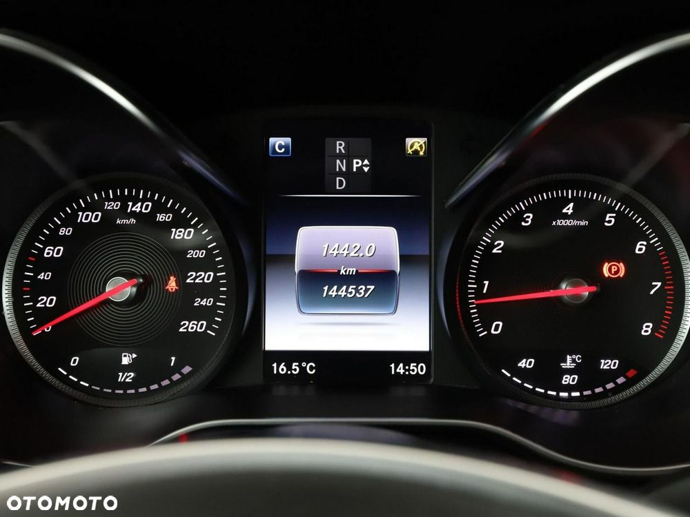 Mercedes-Benz Klasa C 180 9G-TRONIC AMG Line - 23