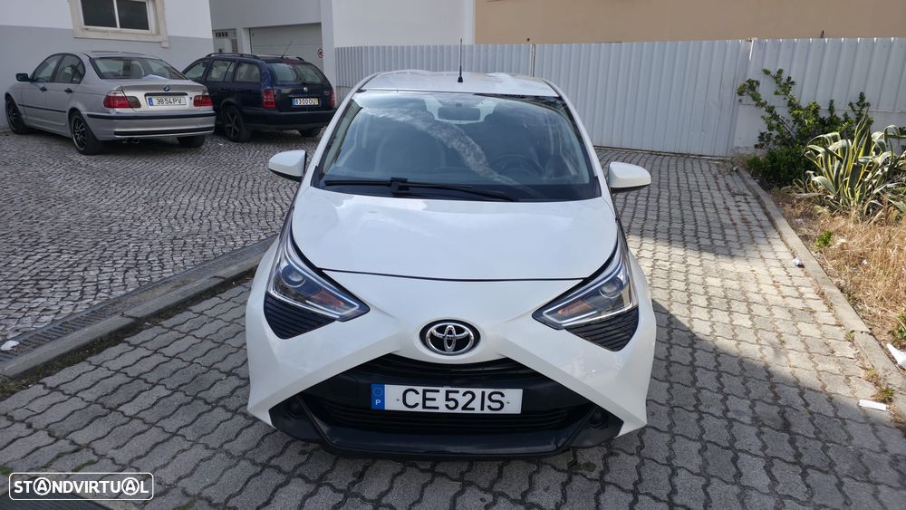 Toyota Aygo 1.0 X-Play Plus MM - 2