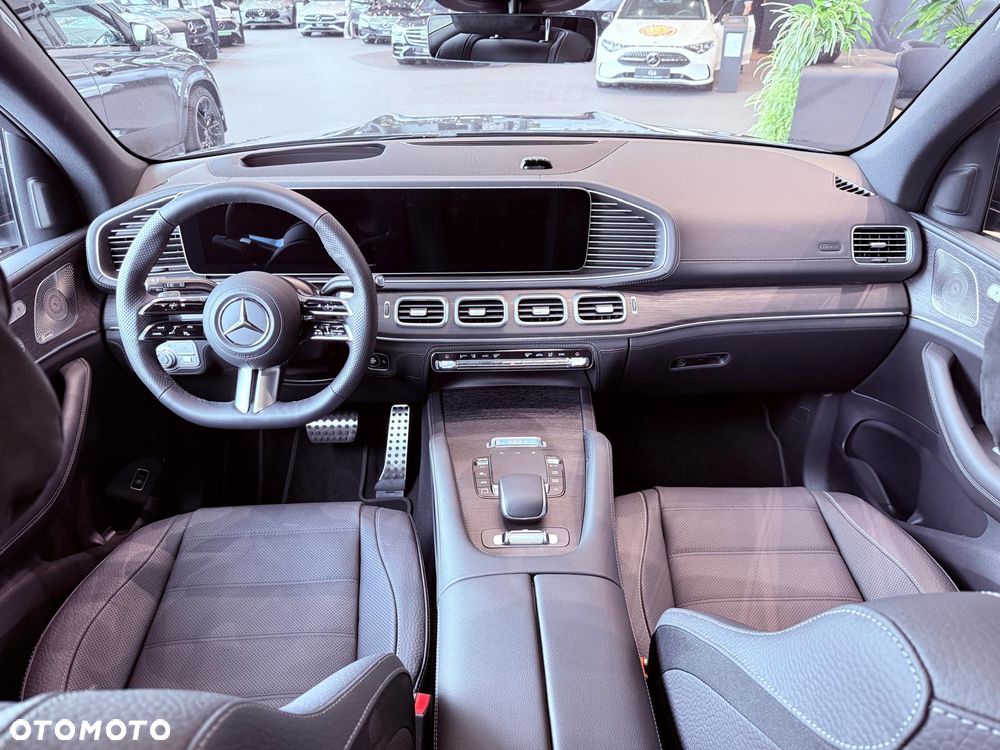 Mercedes-Benz GLS - 11