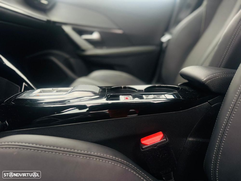 Peugeot 2008 1.2 PureTech GT EAT8 - 31