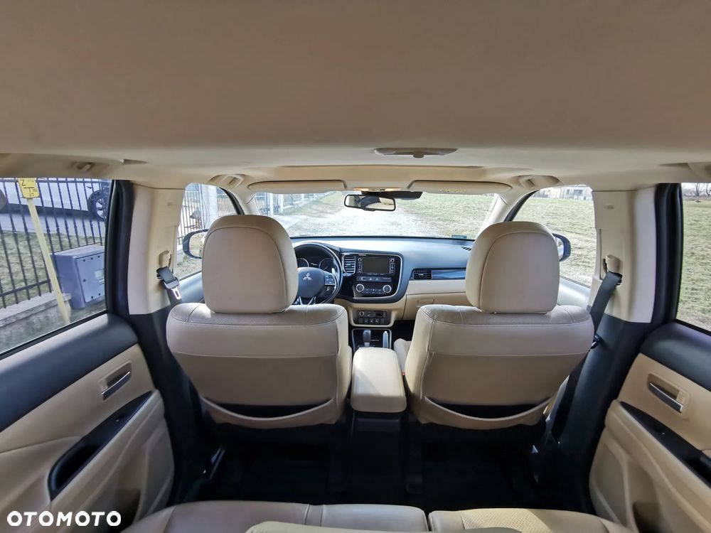 Mitsubishi Outlander 2.0 Intense + Navi 4WD CVT - 11