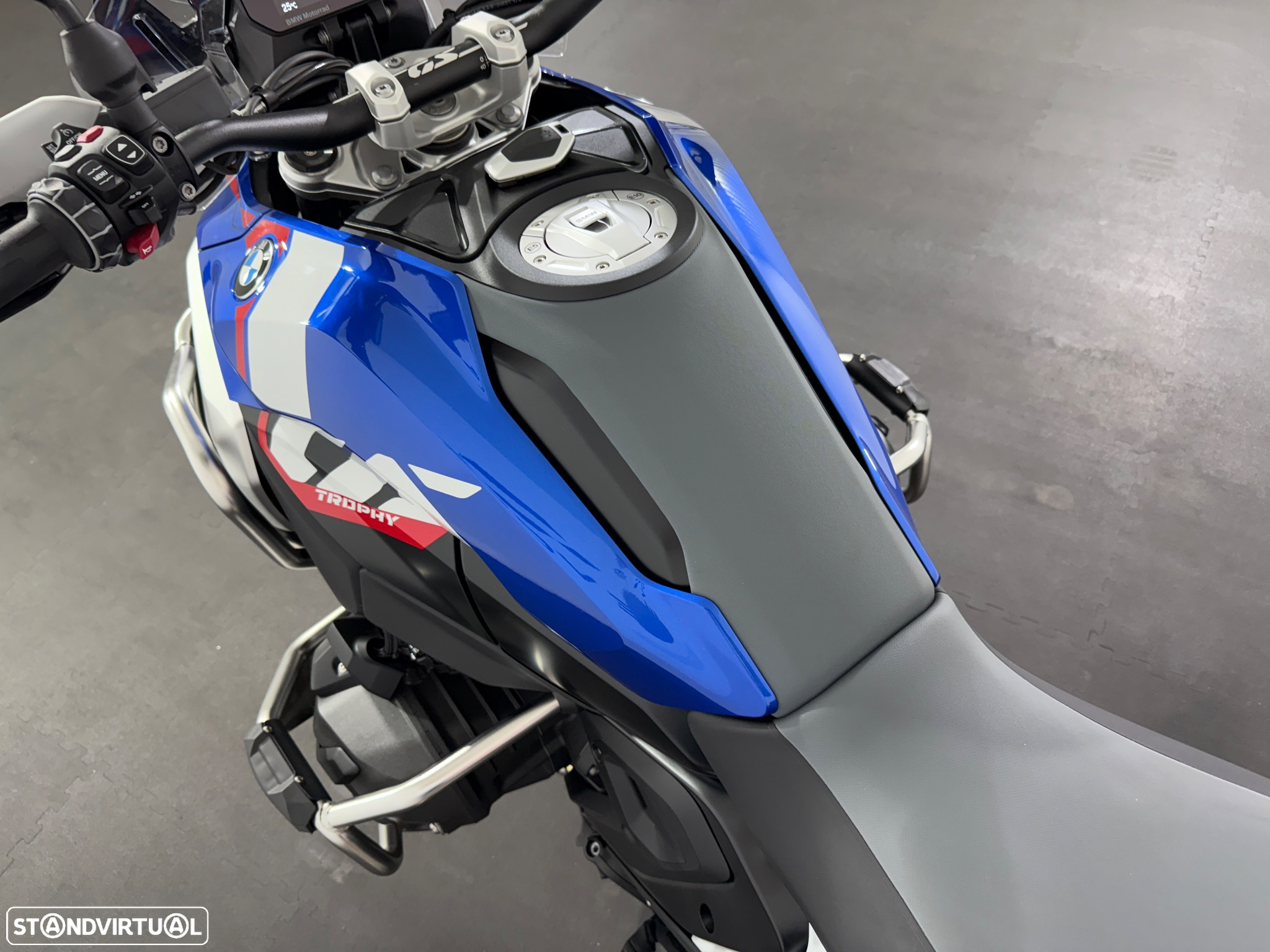 BMW R 1300 GS TROPHY / AKRAPOVIC - 17