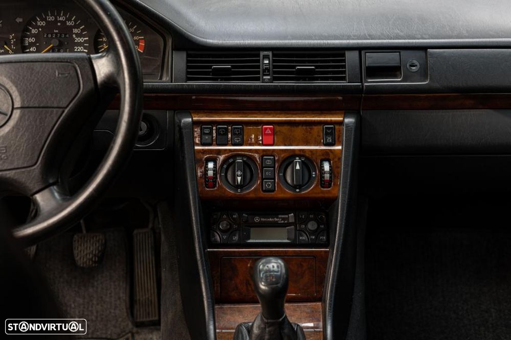 Mercedes-Benz E 220 Standard - 9