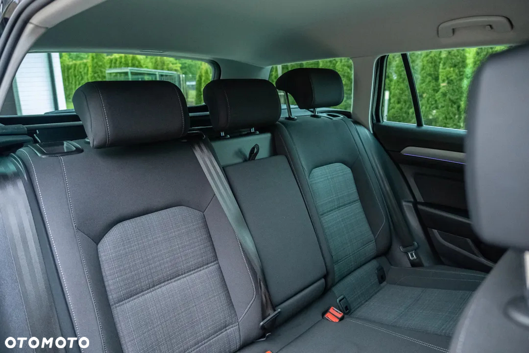 Volkswagen Passat Variant 2.0 TDI SCR DSG - 17