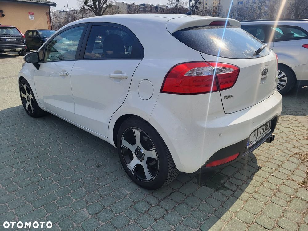 Kia Rio - 4