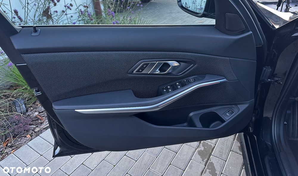 BMW Seria 3 318d MHEV Sport Line - 38