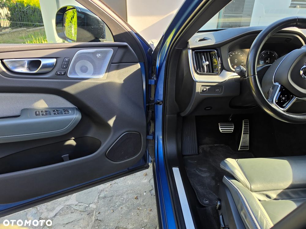 Volvo XC 60 B5 D AWD R-Design - 3