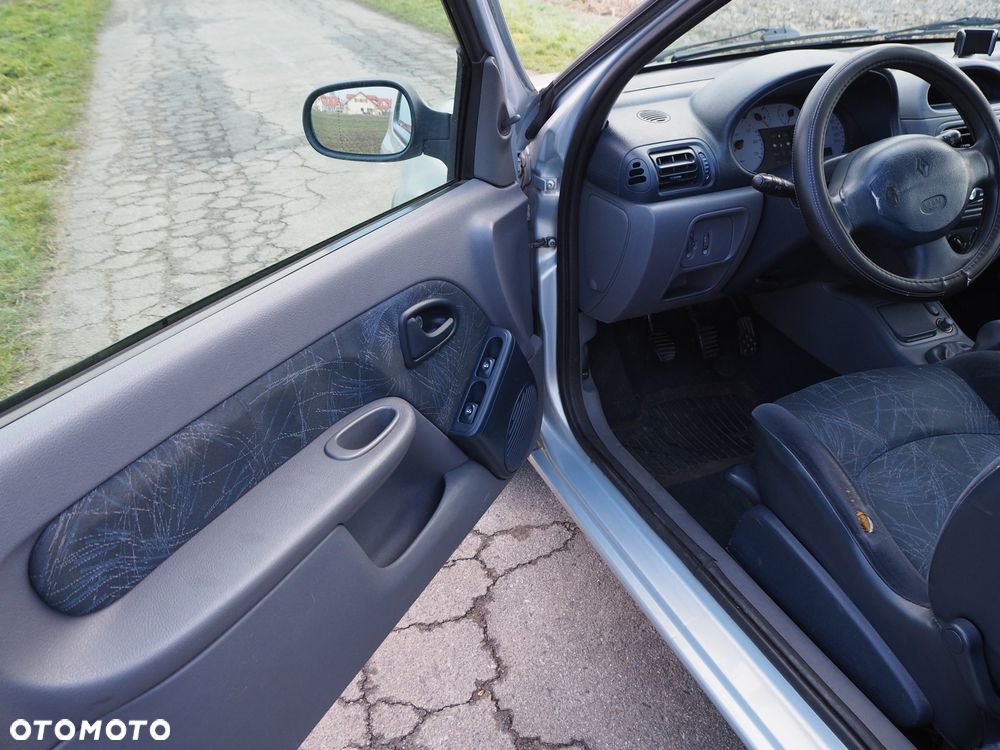 Renault Clio 1.4i RT - 8