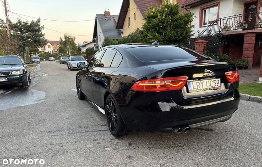 Jaguar XE 2.0 D R-Sport - 6