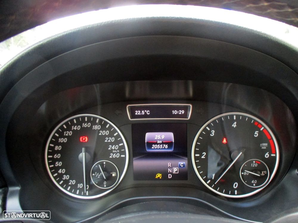 Mercedes-Benz GLA 180 d 7G-DCT Style - 14