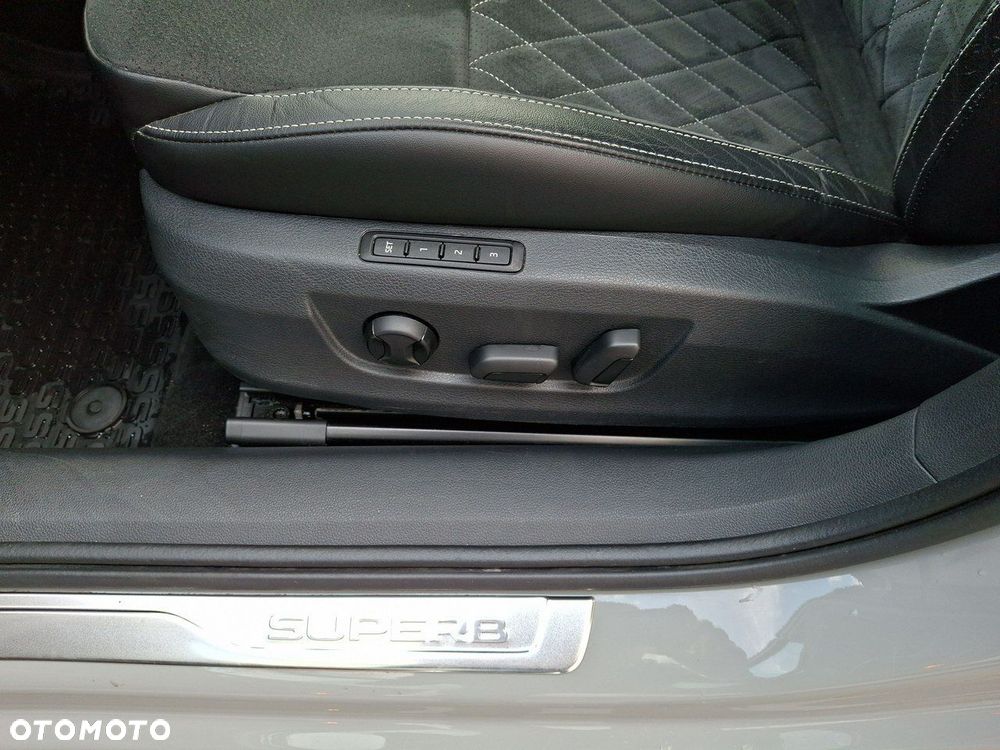 Skoda Superb 2.0 TSI Sportline DSG - 11
