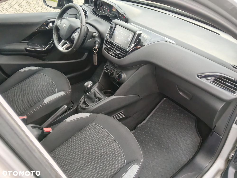 Peugeot 208 1.2 PureTech Style - 26