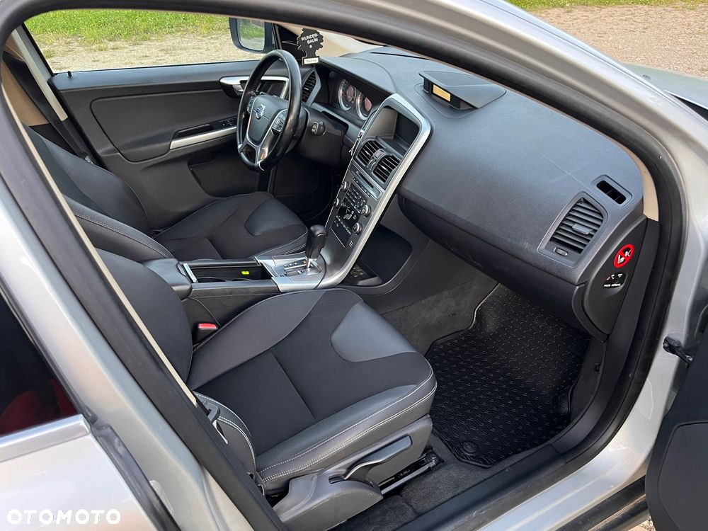 Volvo XC 60 D5 AWD Momentum - 22