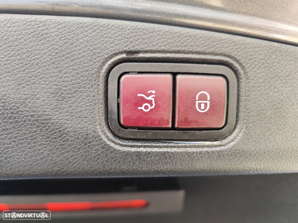 Mercedes-Benz E 220 d AMG Line - 14