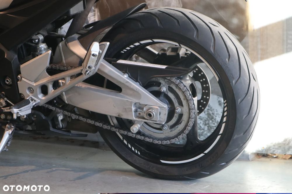 Suzuki GSR - 9