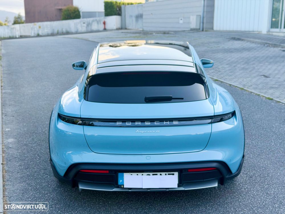 Porsche Taycan Cross Turismo 4 - 5