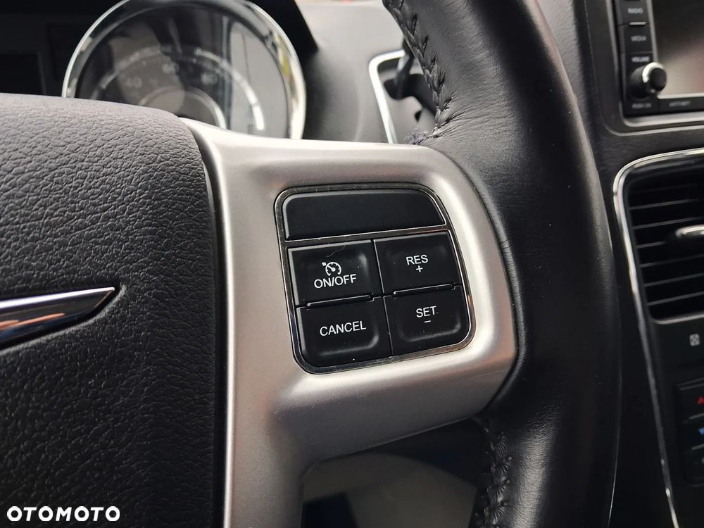 Chrysler Town & Country 3.6 Touring - 35