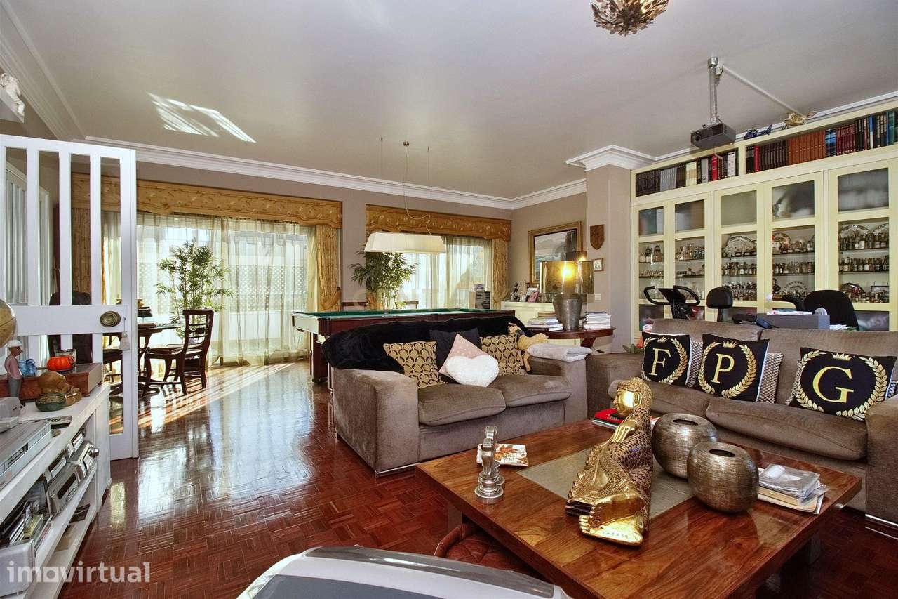 Apartamento T6 com Terraço e Vista 360º em Campolide - 314m² - Grande imagem: 2/42