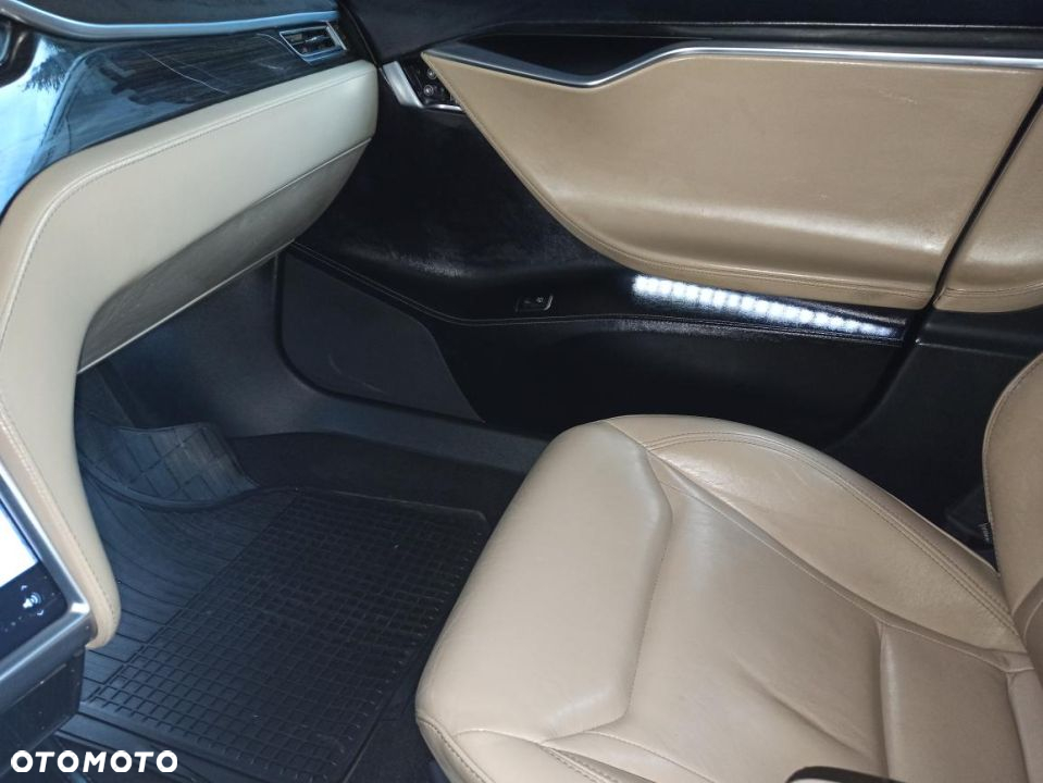Tesla Model S Long Range Plus - 5