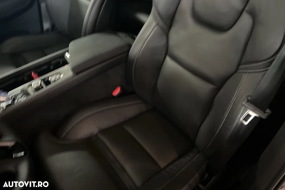 Volvo XC 60 T6 AWD AT PHEV Plus Dark - 23