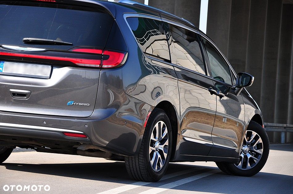 Chrysler Pacifica - 11