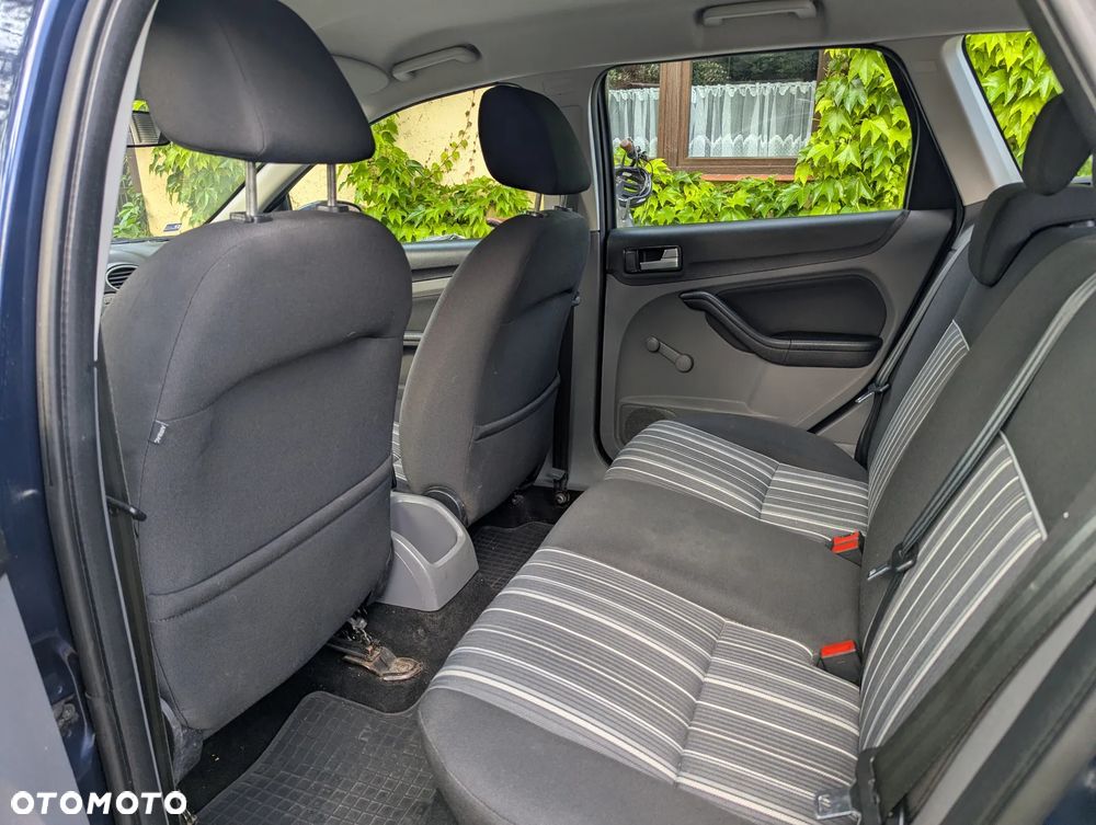 Ford Focus ver-1-6-trend-eu5 - 10