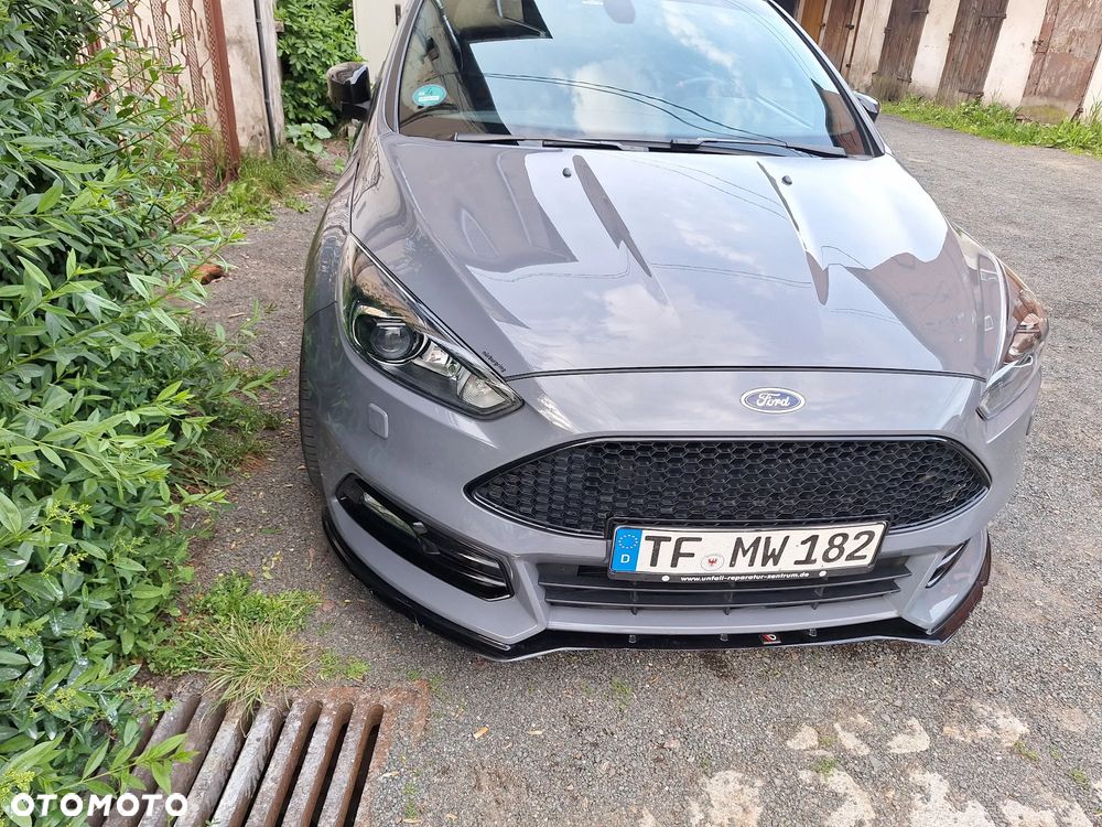 Ford Focus 2.0 EcoBoost ST mit Leder-Sport-Paket - 17