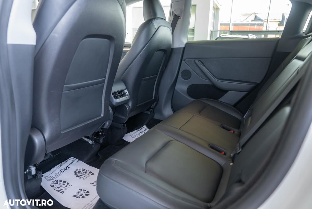 Tesla Model Y Long Range Dual Motor AWD - 28