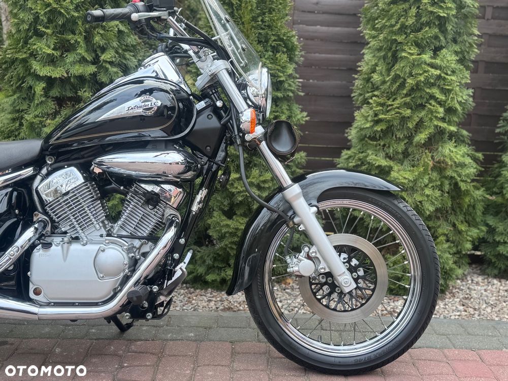 Suzuki Intruder - 15