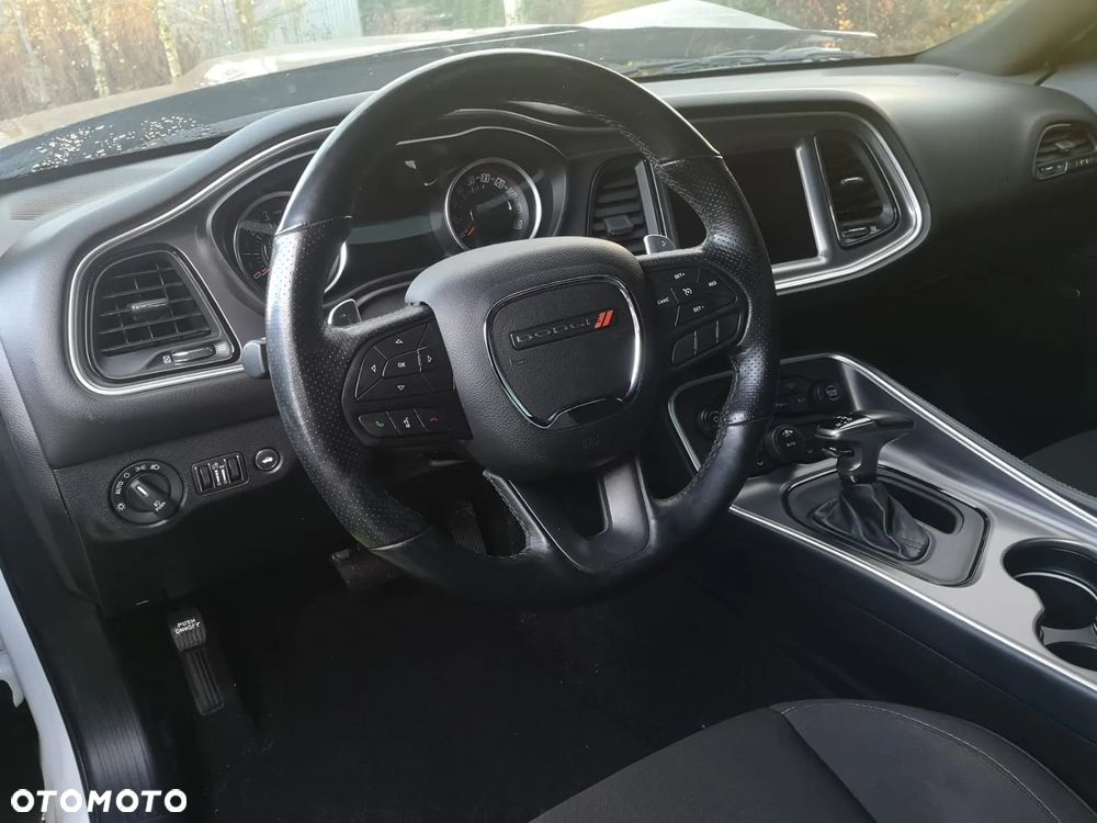 Dodge Challenger 6.4 Scat Pack - 2