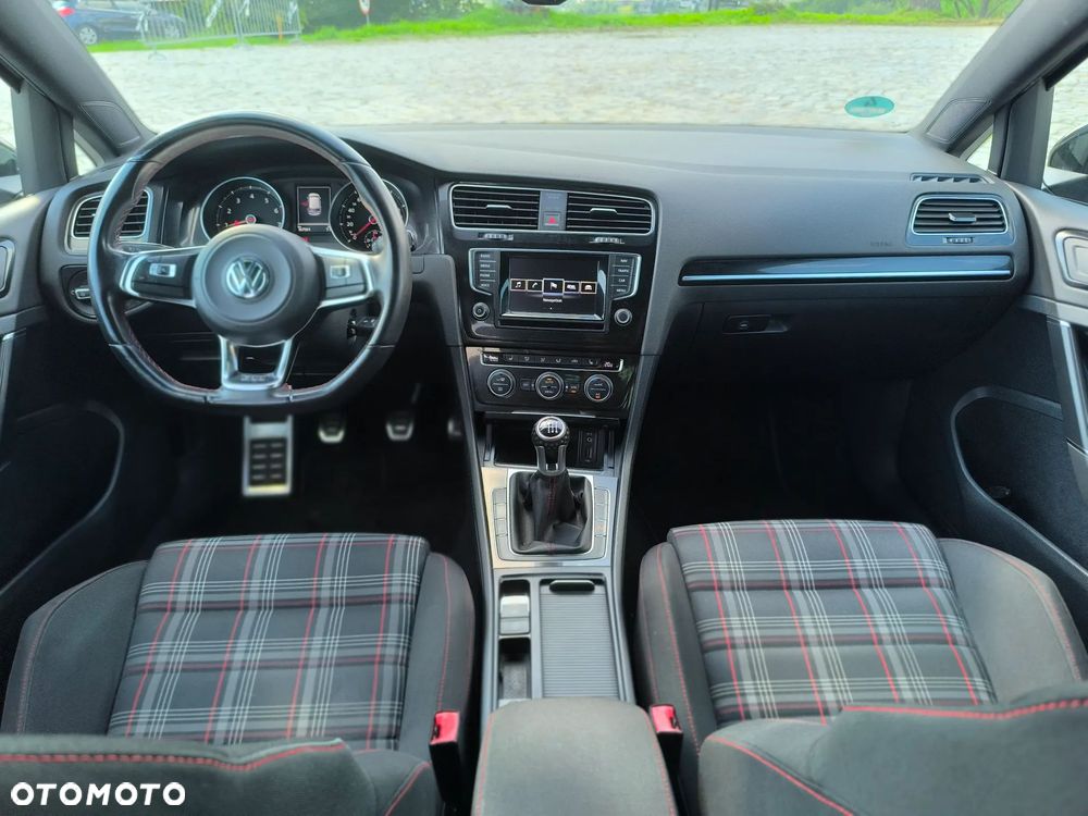 Volkswagen Golf - 9