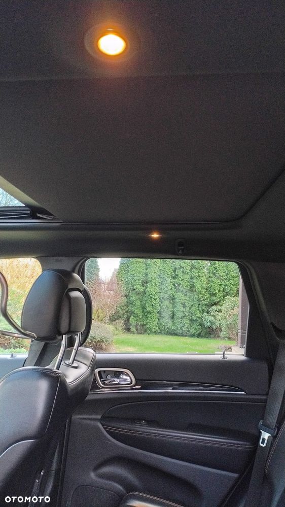 Jeep Grand Cherokee - 30