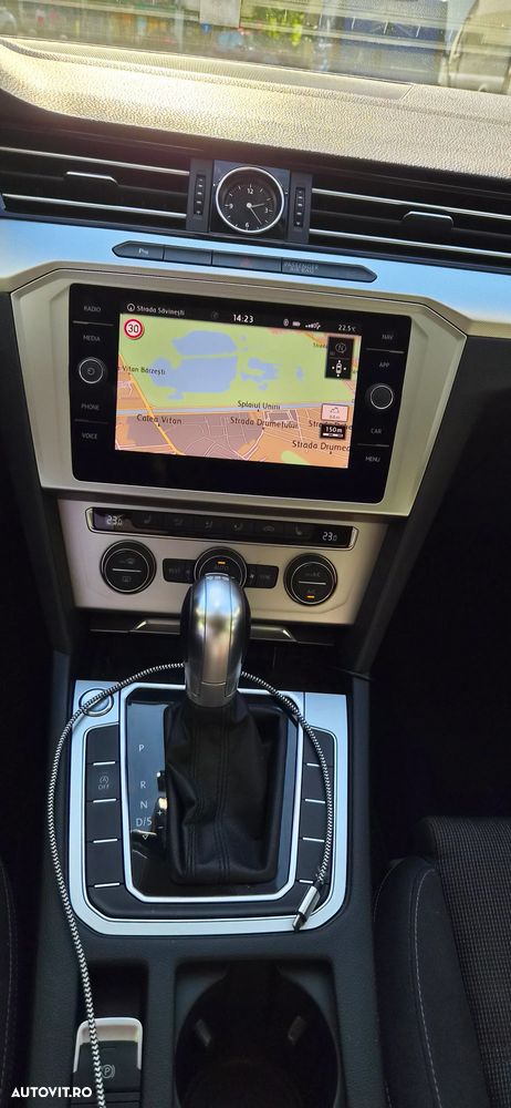 Volkswagen Passat - 11