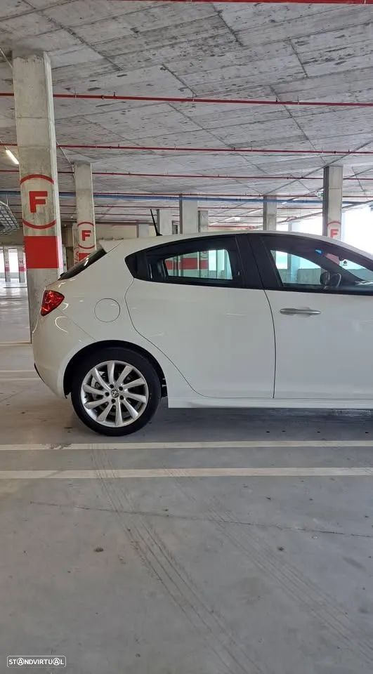 Alfa Romeo Giulietta 1.6 JTDm - 4
