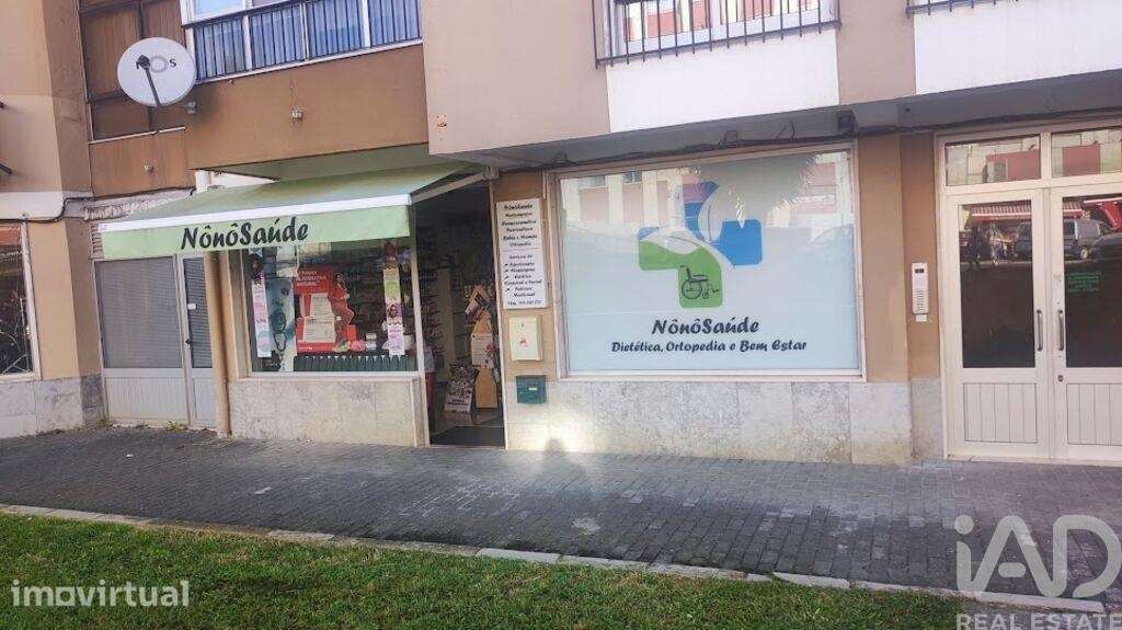 Loja / Estabelecimento Comercial em Arruda dos Vinhos de 77,00 m2