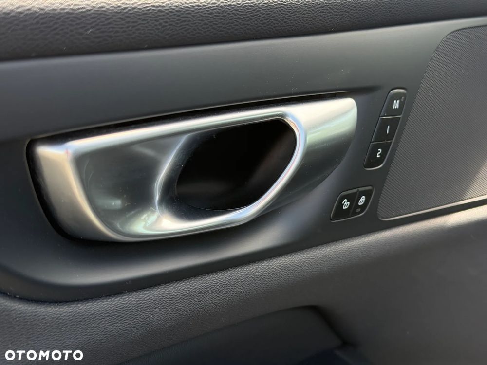 Volvo S60 B5 B AWD Plus Dark - 38