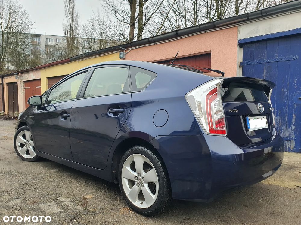 Toyota Prius (Hybrid) - 6