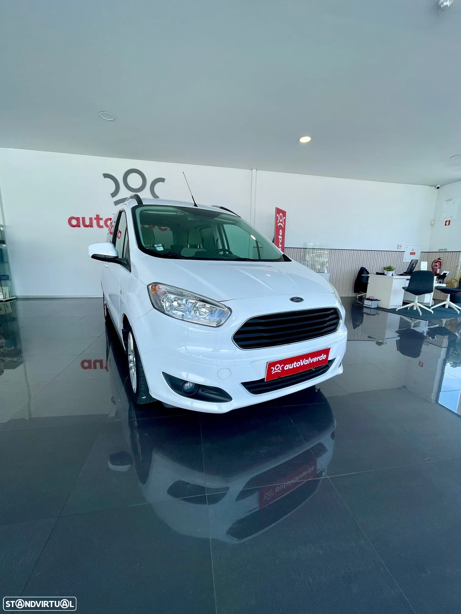Ford Tourneo Courier 1.0 EcoBoost Titanium - 12