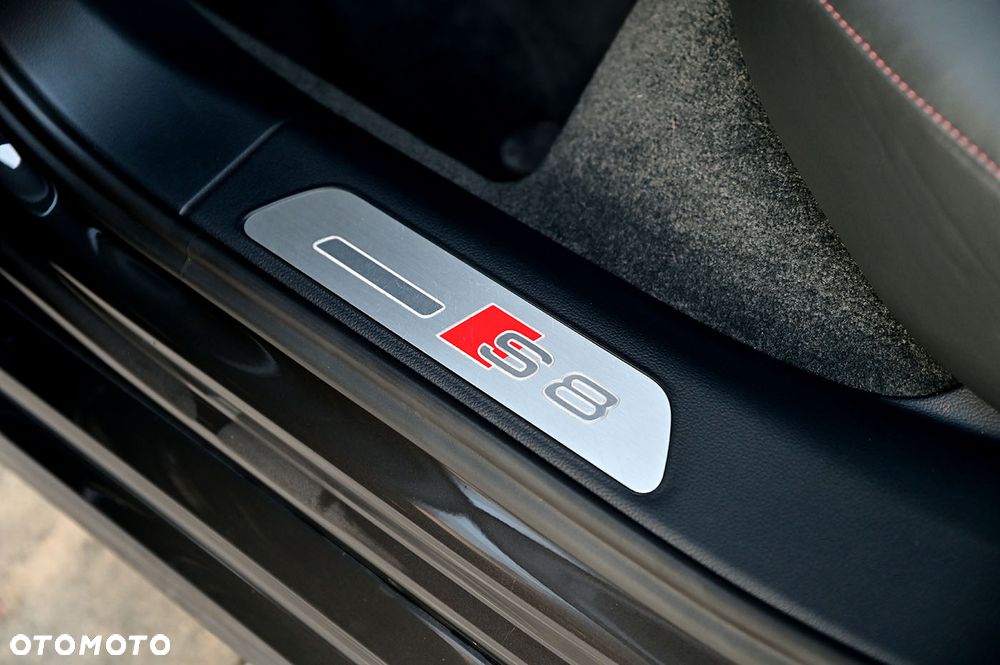 Audi S8 - 10