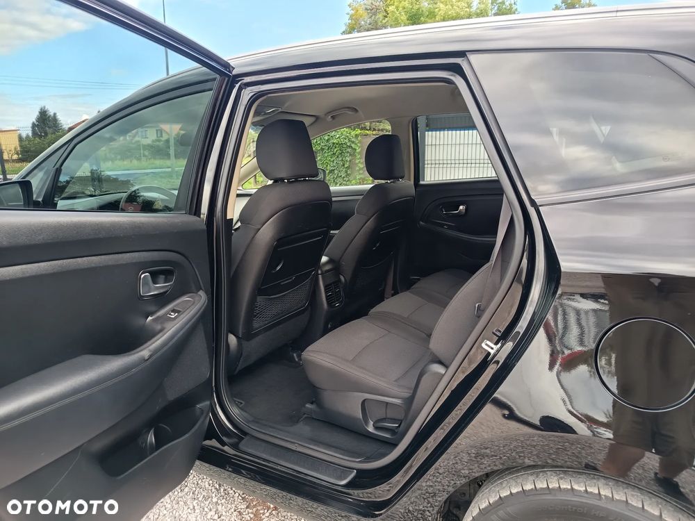 Kia Carens 1.6 GDI Dream Team Edition - 33
