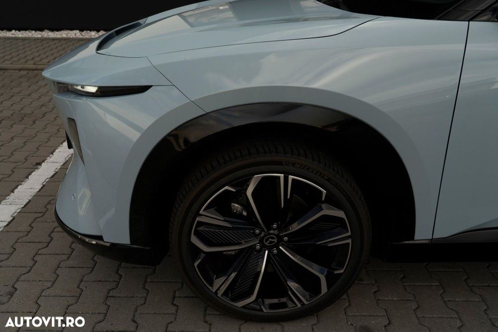 Mazda CX-6e - 34