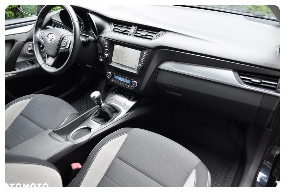 Toyota Avensis Touring Sports 1.8 Business Edition - 3