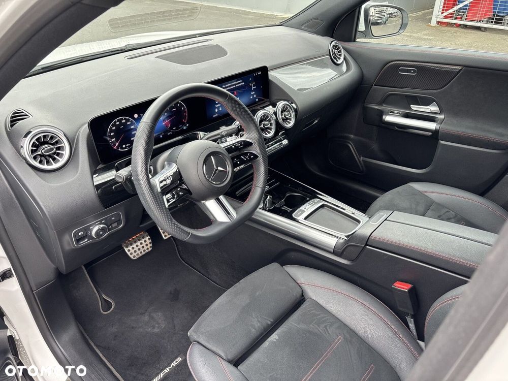 Mercedes-Benz GLA - 15
