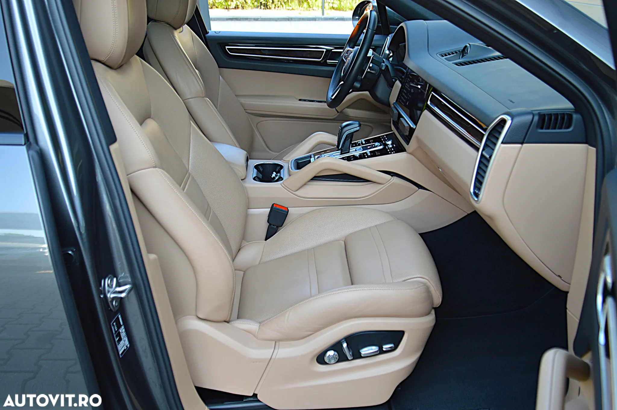 Porsche Cayenne Coupe E-Hybrid Tiptronic S Platinum Edition - 9