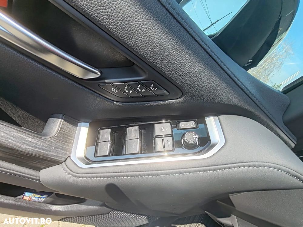 Toyota Land Cruiser 300 - 17