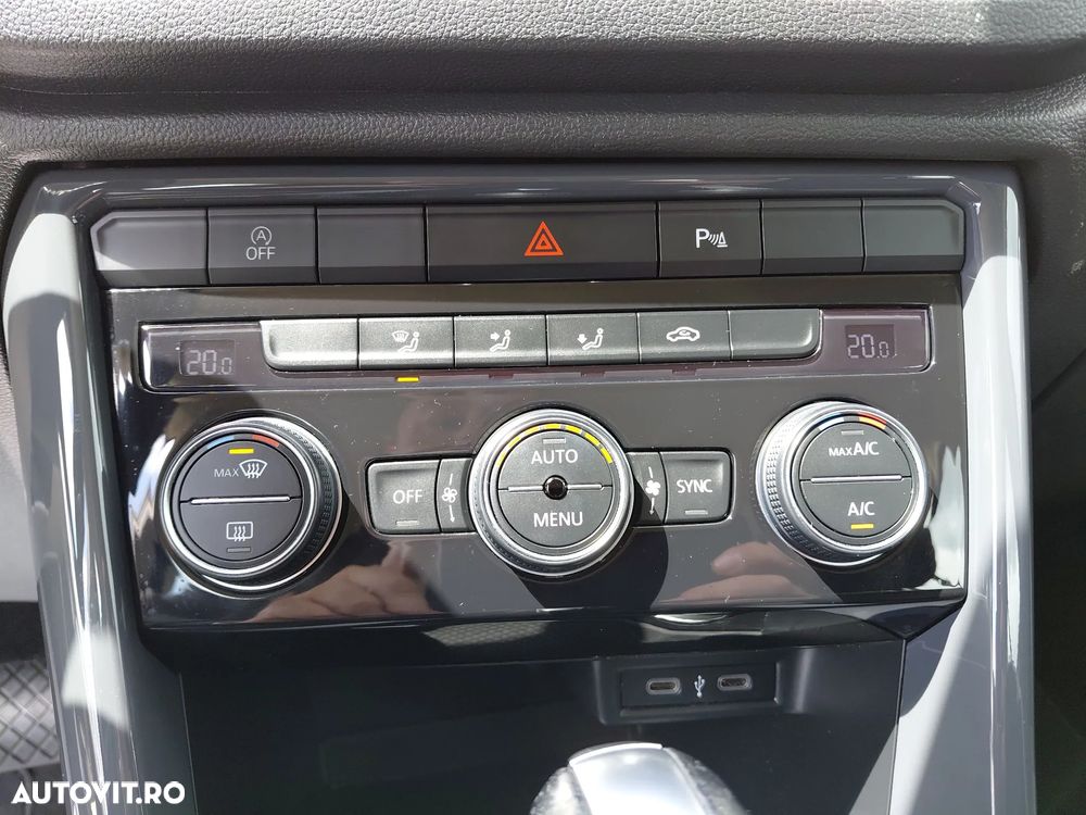Volkswagen T-Roc - 23