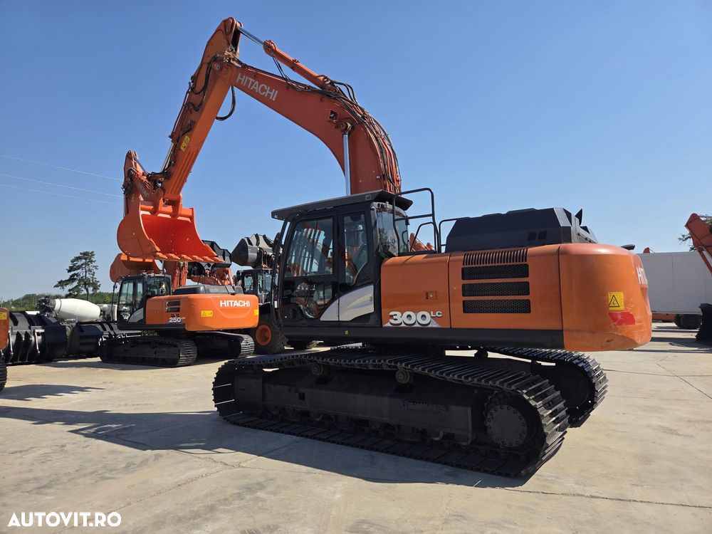 Hitachi ZX300LC-6, 2020, 8.155h, cupa NOUA 1,8m, 31,3 tone, protectie cabina, inst picon pe brate, gresare automata, lant 90% bun doar 700h deplasare, ad sapare 8m, motor Isuzu, 3 pompe hidr HITACHI, camera spate si laterale, STARE BUNA, 94.900 Eur+Tva - 27