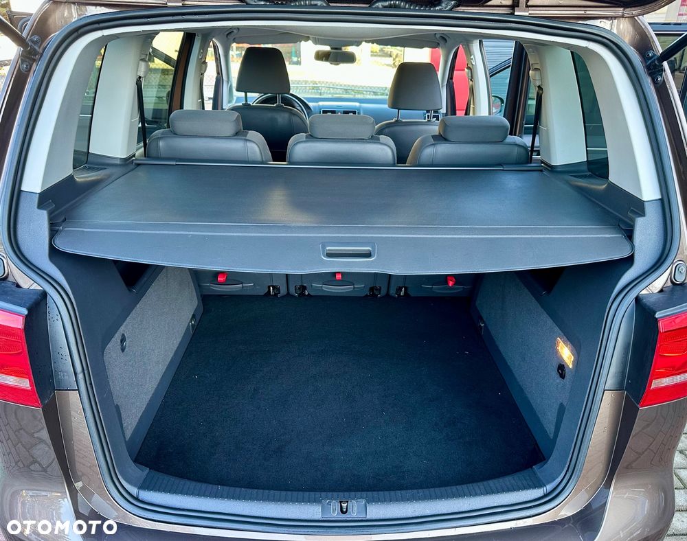 Volkswagen Touran 2.0 TDI DPF DSG Highline - 22