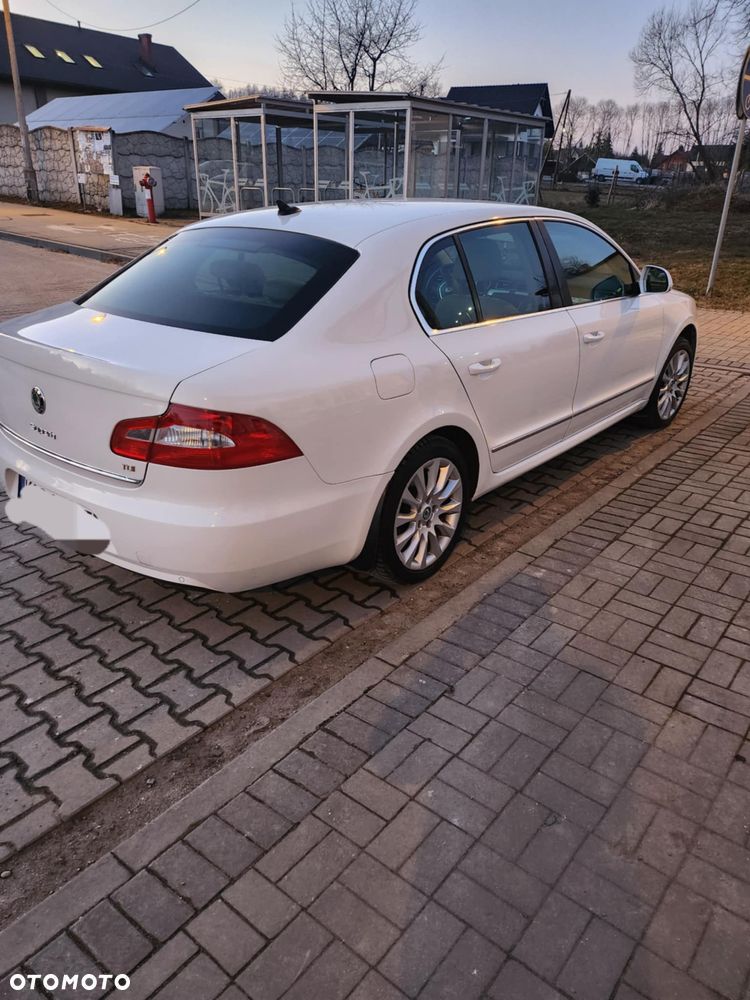 Skoda Superb 2.0 TDI Comfort DSG - 14