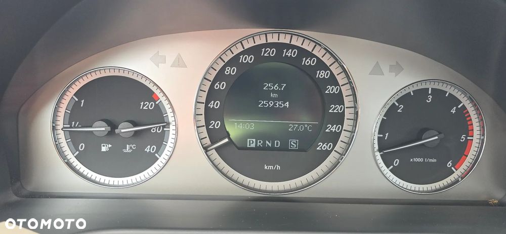 Mercedes-Benz Klasa C 320 CDI DPF 7G-TRONIC Avantgarde - 30